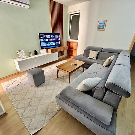 Edi'S Apartament Tirana Esterno foto