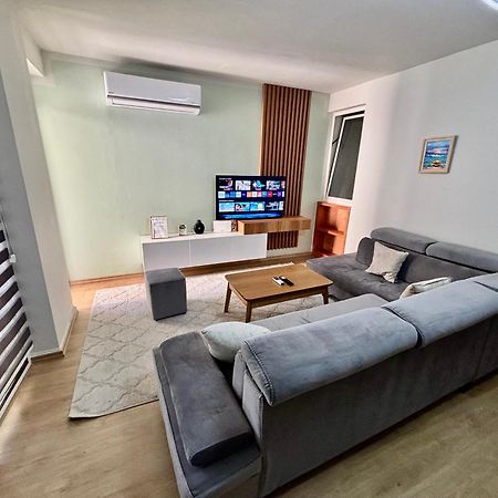 Edi'S Apartament Tirana Esterno foto