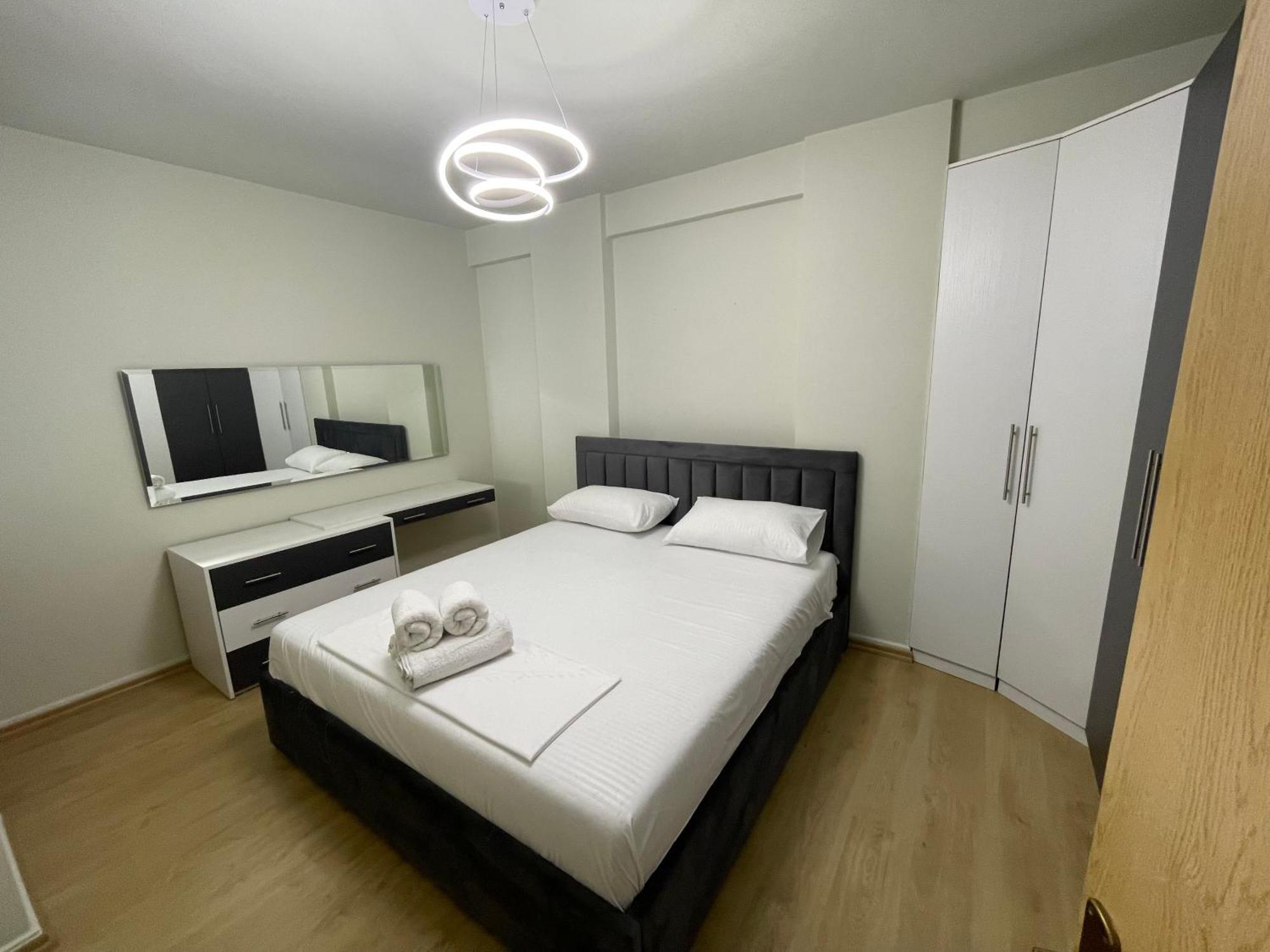 Edi'S Apartament Tirana Esterno foto