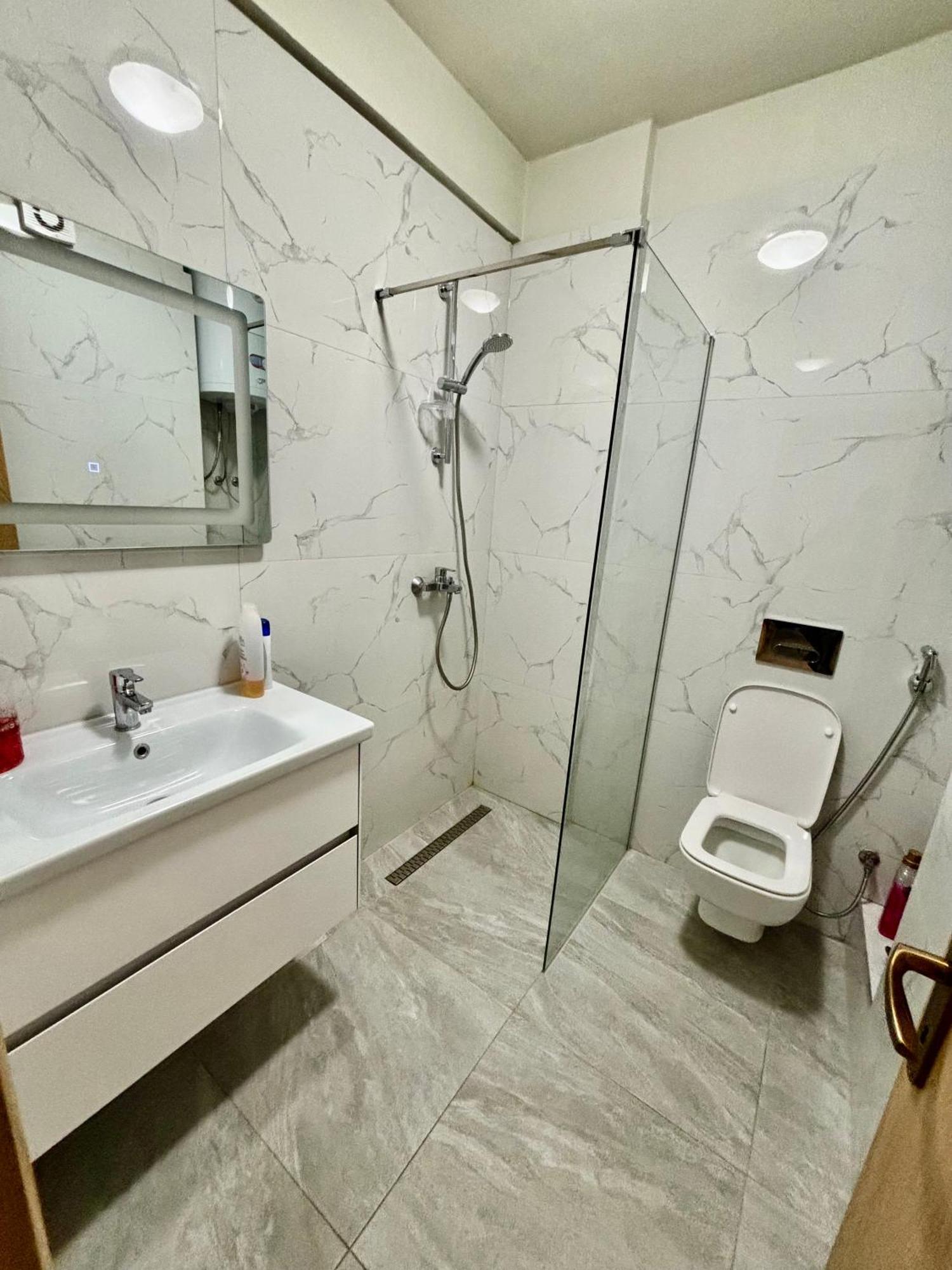 Edi'S Apartament Tirana Esterno foto