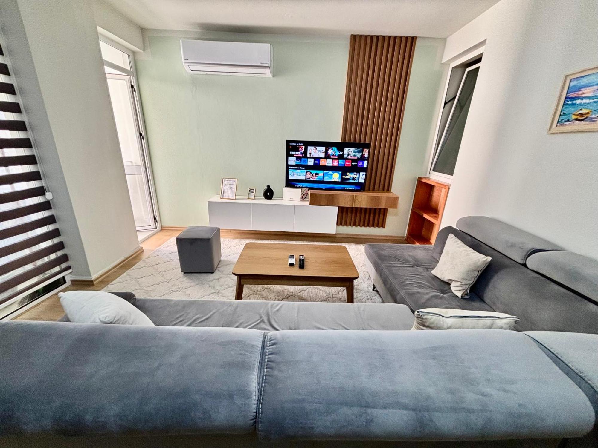 Edi'S Apartament Tirana Esterno foto