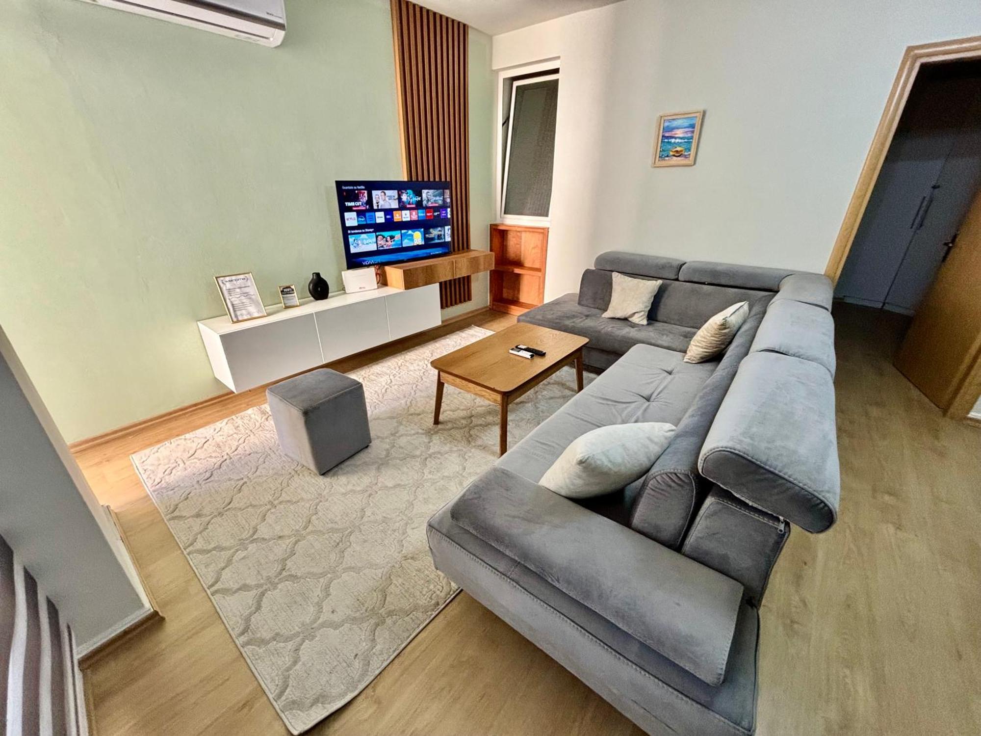 Edi'S Apartament Tirana Esterno foto