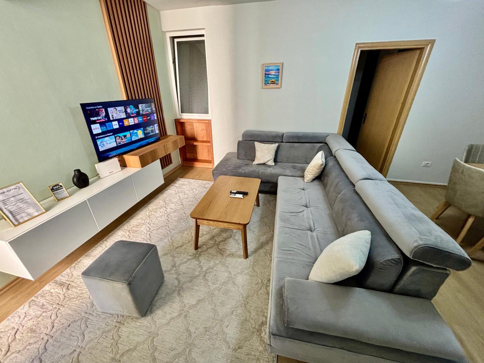 Edi'S Apartament Tirana Esterno foto