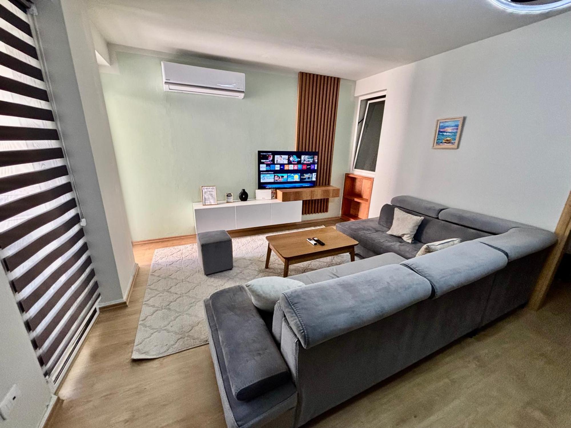 Edi'S Apartament Tirana Esterno foto