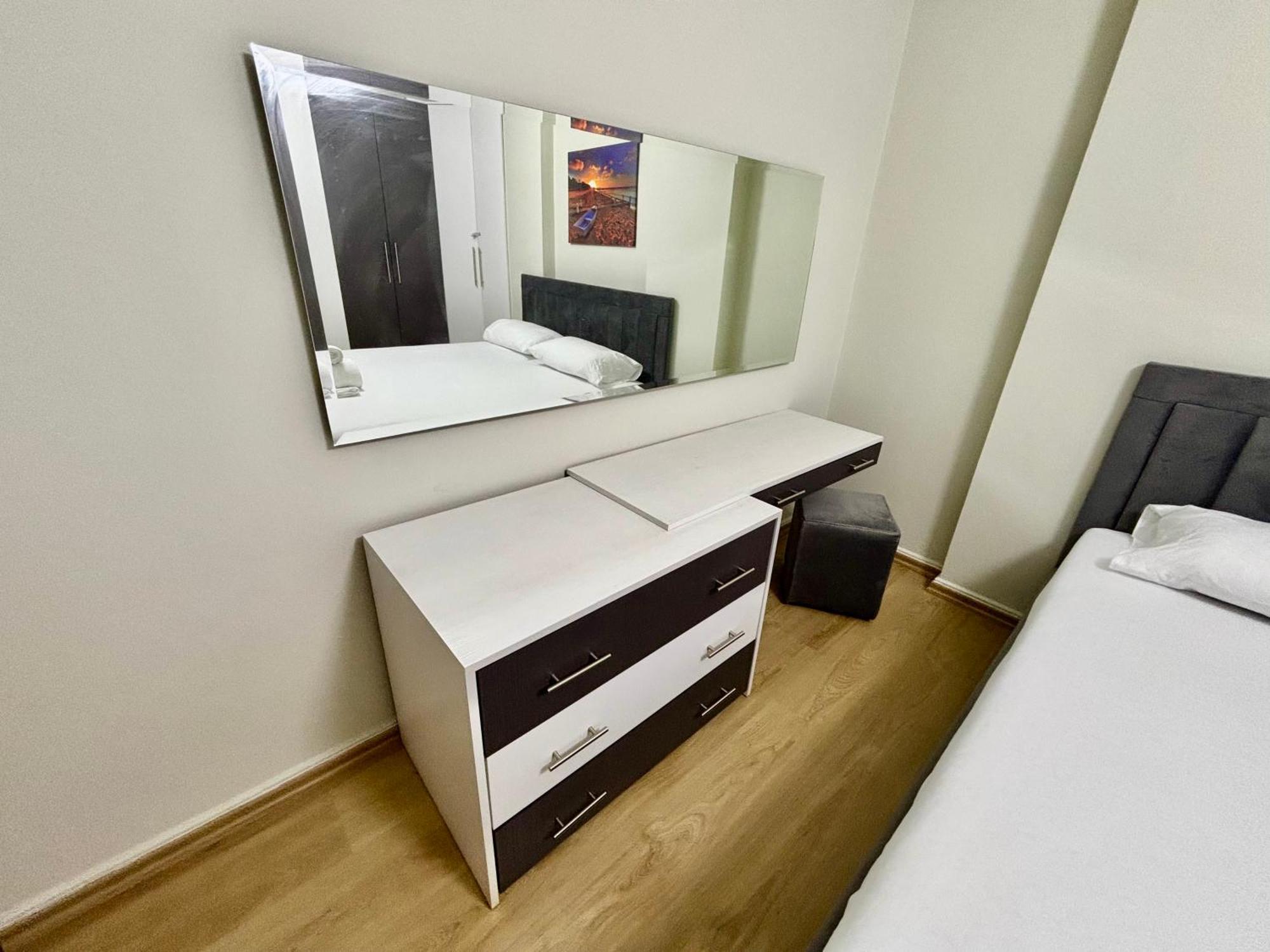 Edi'S Apartament Tirana Esterno foto