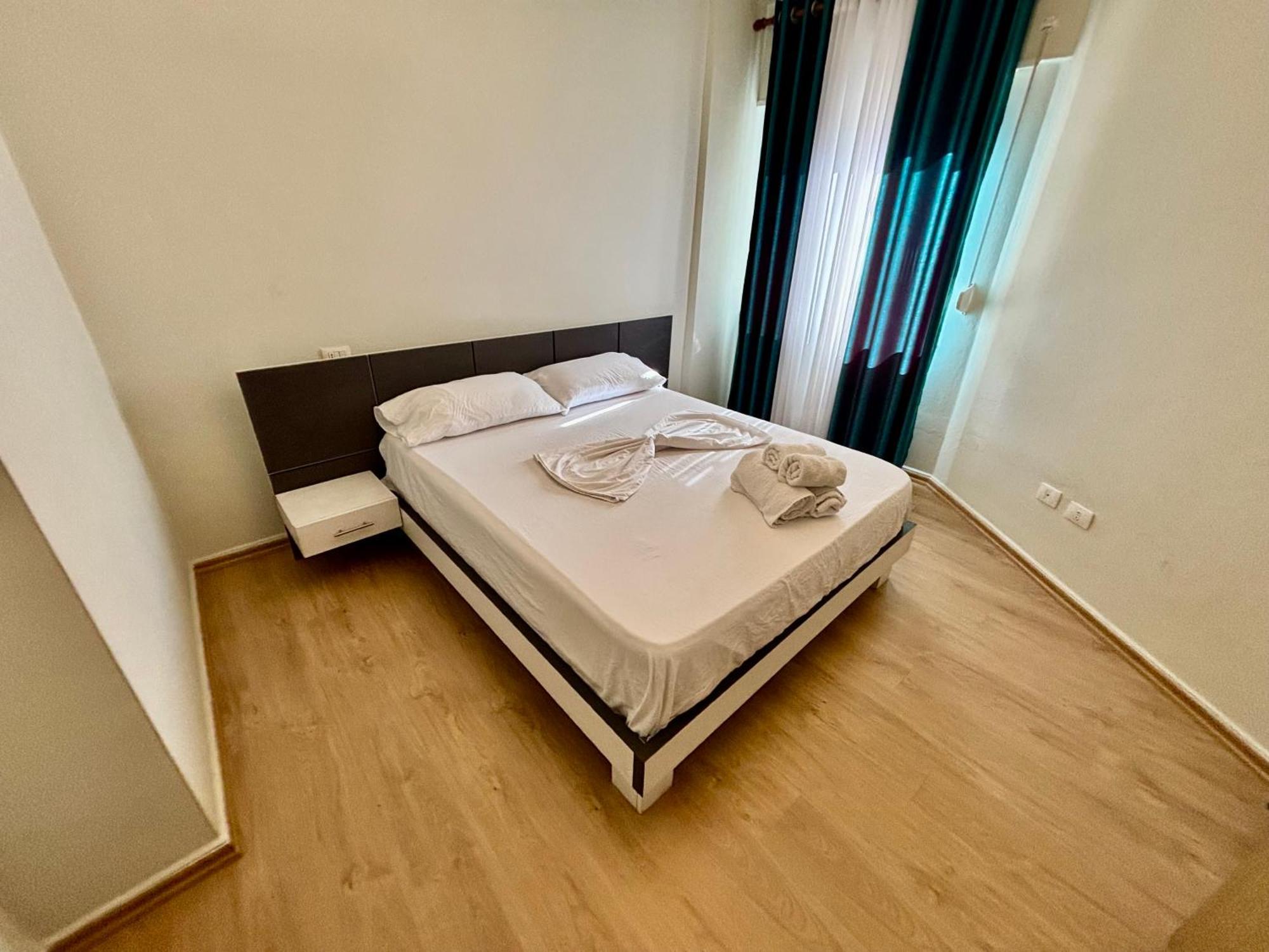 Edi'S Apartament Tirana Esterno foto