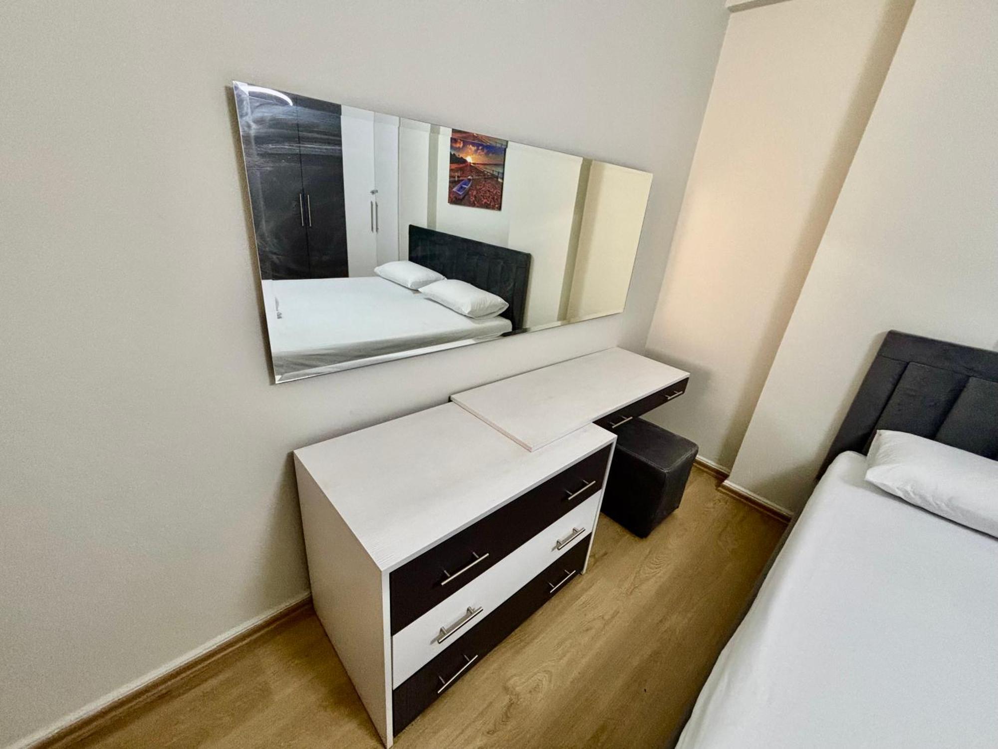 Edi'S Apartament Tirana Esterno foto